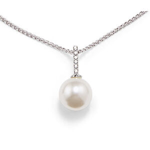 Strieborný náhrdelník s bielou perlou z lastúrového jadra a zirkónmi*